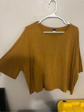 Old navy shirt (FREE when bundled)